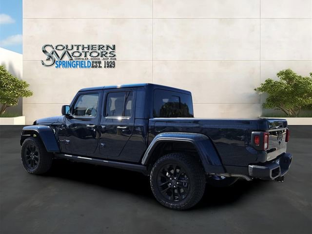 Used 2025 Jeep Gladiator Sport AWD/4WD image 3