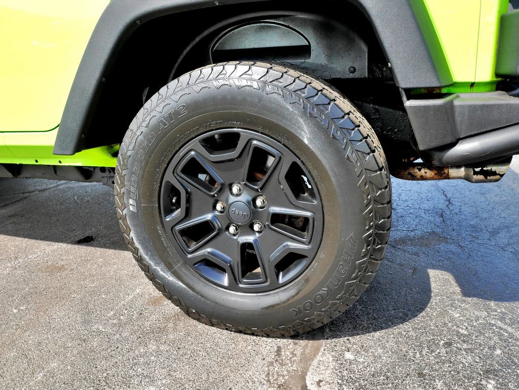 Used 2013 Jeep Wrangler Unlimited Sahara AWD/4WD image 9