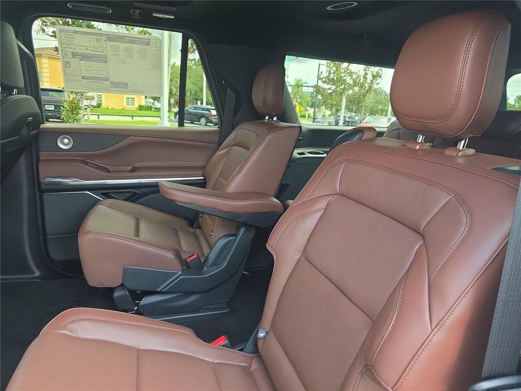 New 2027 Lincoln Navigator L Reserve RWD image 12