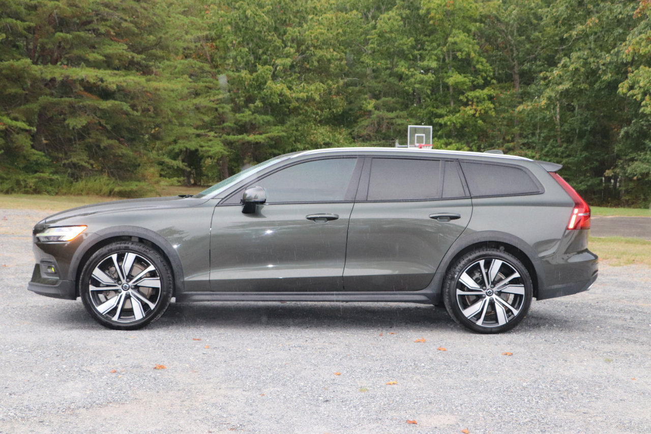 Used 2021 Volvo V60 T5 Cross Country w/ Advanced Package image 40