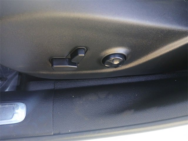 Used 2019 Jeep Cherokee Limited image 12