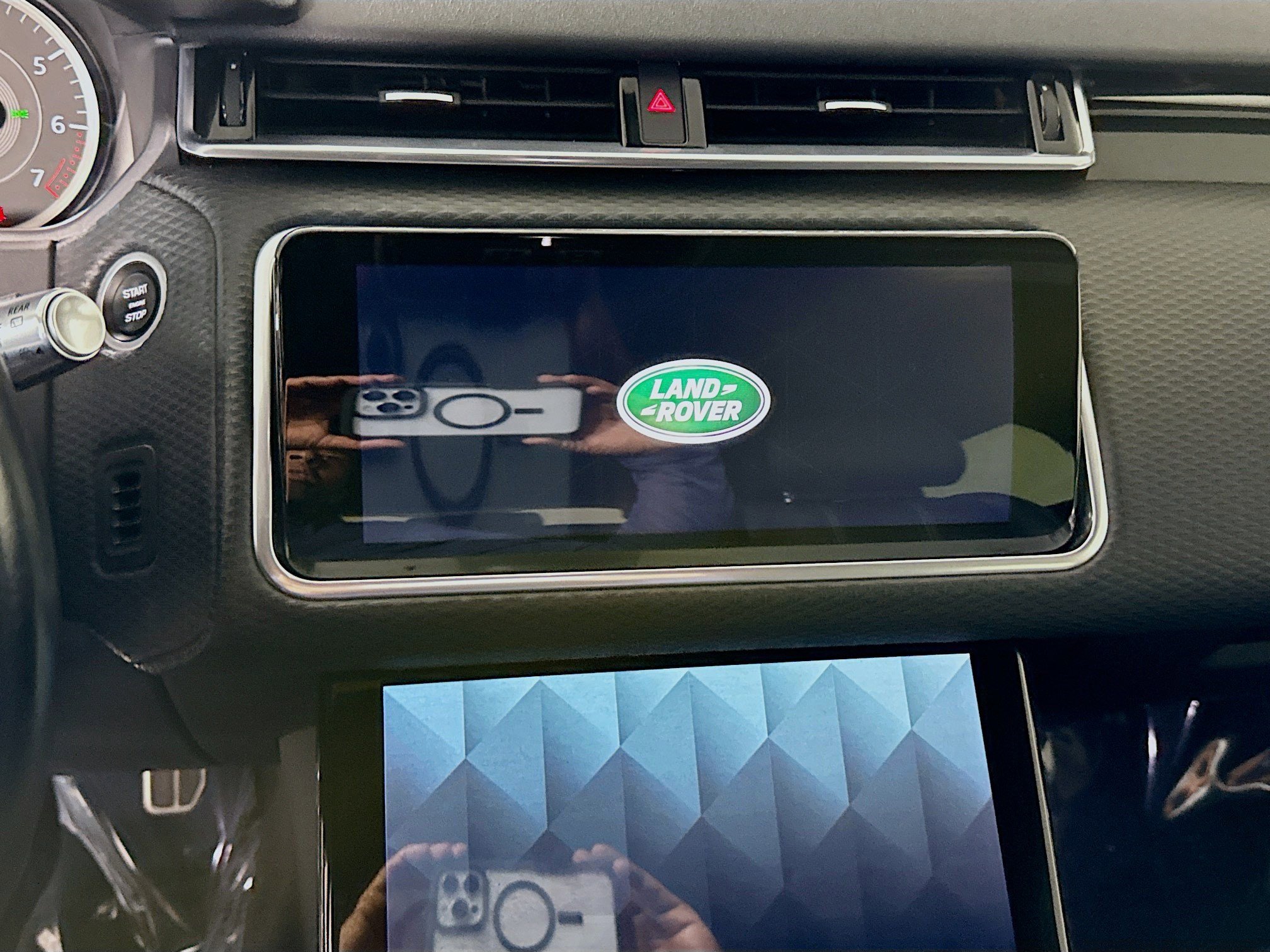 Used 2022 Land Rover Range Rover Velar R-Dynamic S image 18