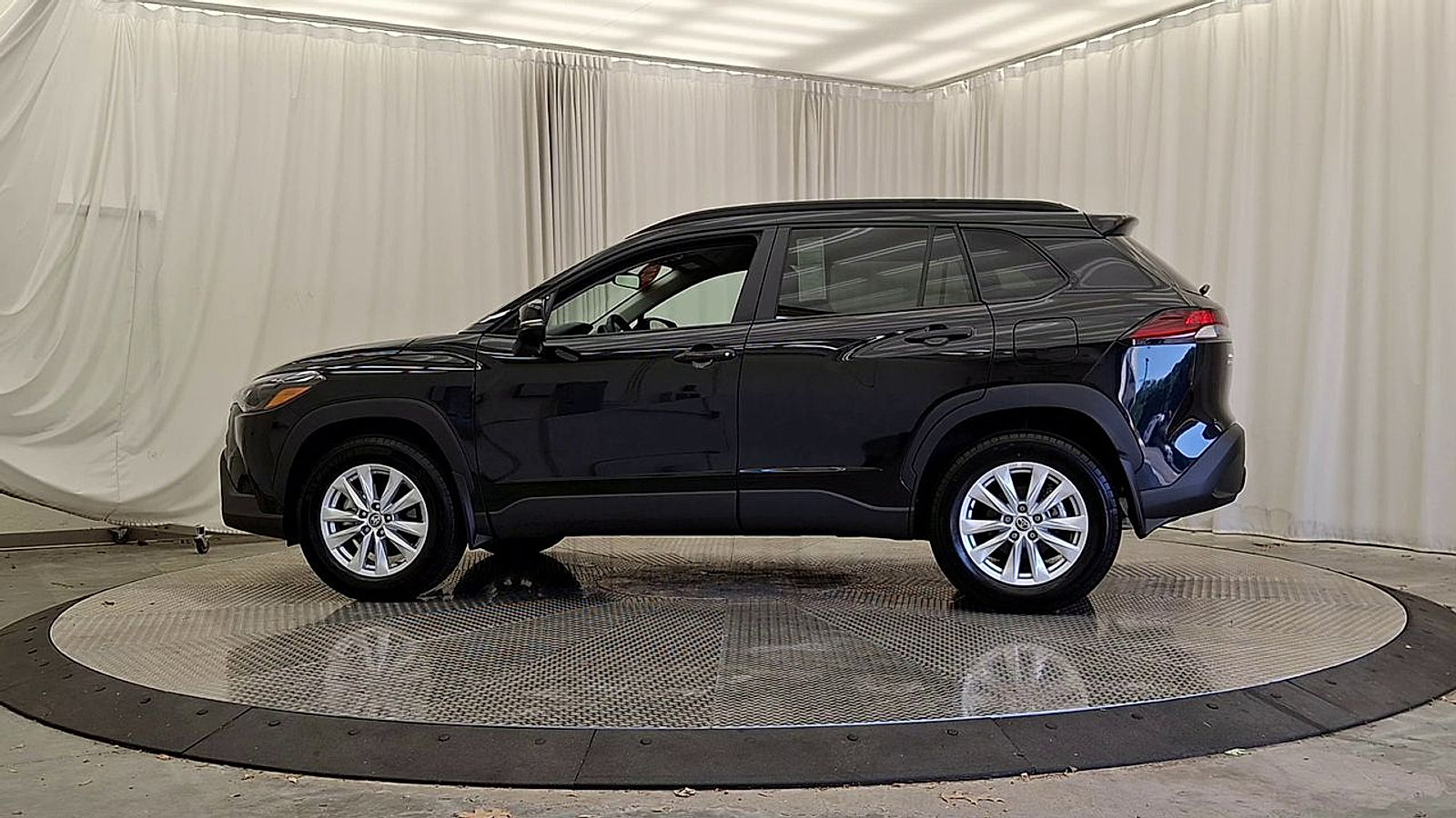 Certified 2026 Toyota Corolla Cross LE AWD/4WD image 2