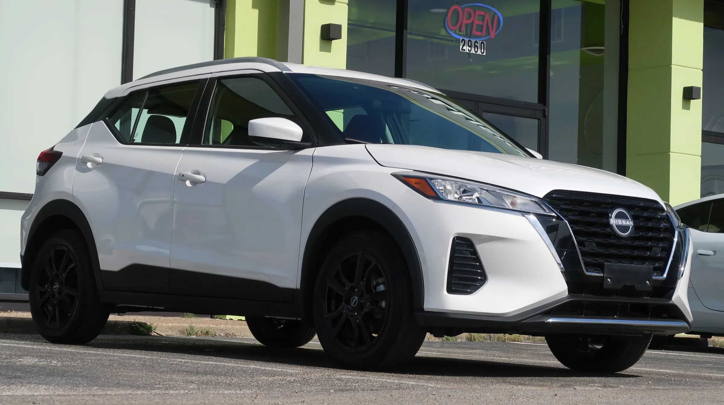 Used 2023 Nissan Kicks SV FWD image 6