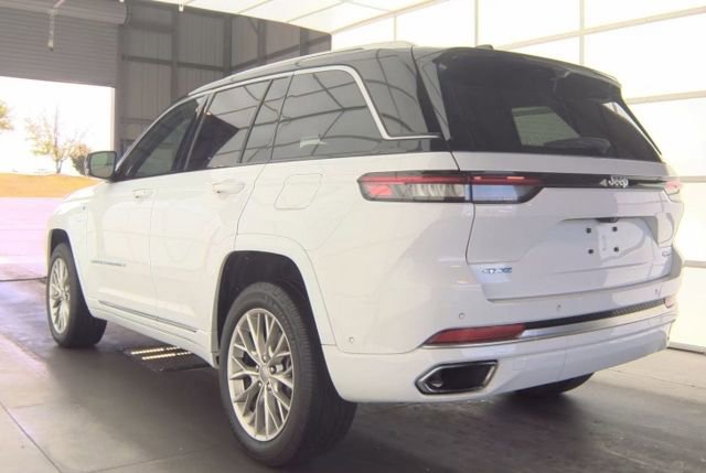 Used 2022 Jeep Grand Cherokee Summit w/ Advanced Protech Group IV AWD/4WD image 3