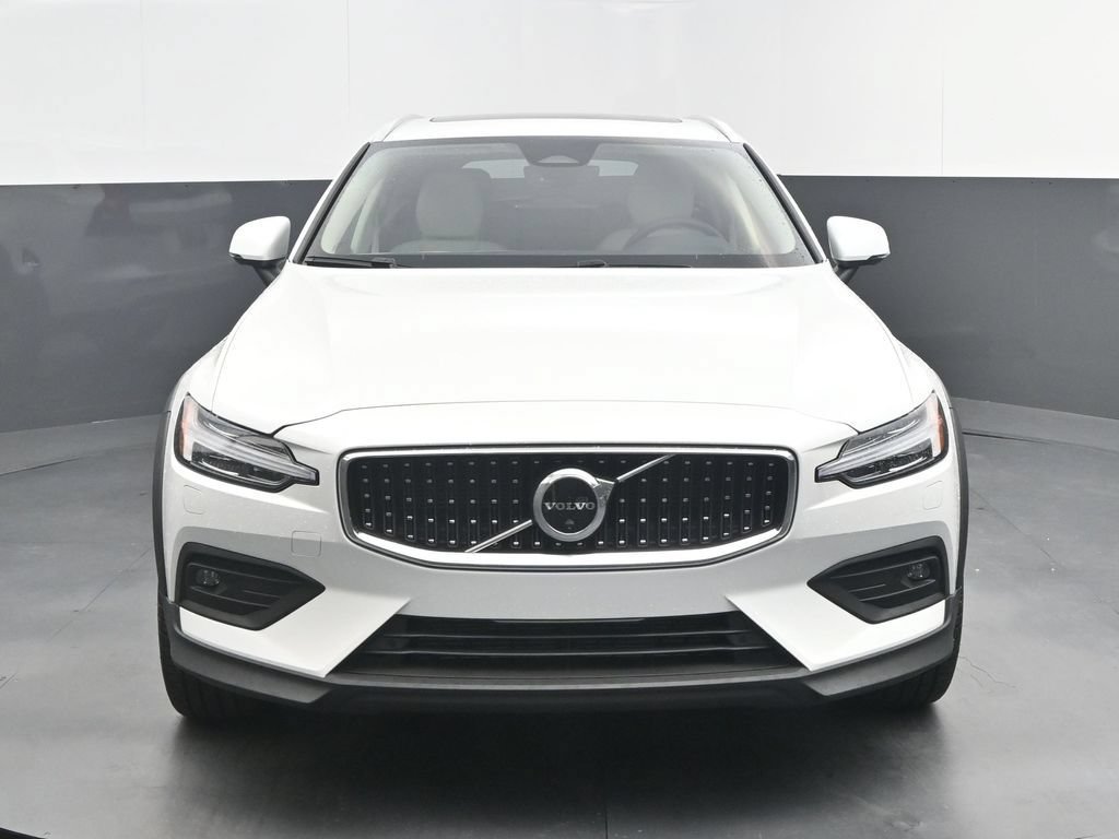 New 2026 Volvo V60 B5 Cross Country Plus w/ Climate Package AWD/4WD image 10