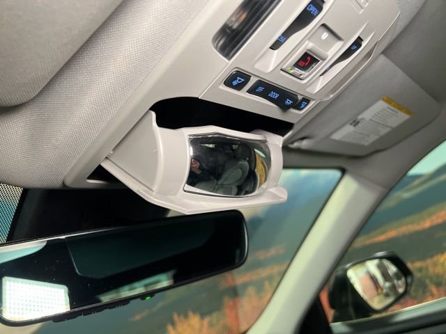 Used 2022 Toyota Highlander XLE AWD/4WD image 50