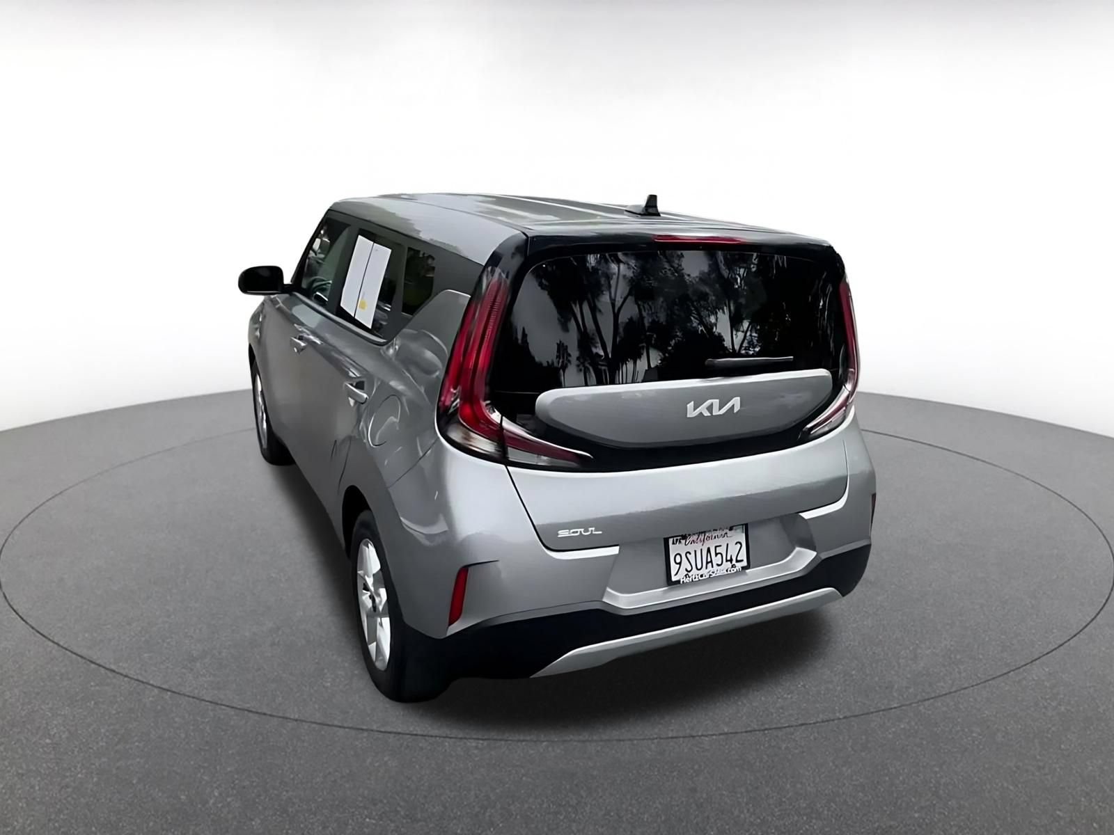 Used 2025 Kia Soul LX w/ LX Technology Package FWD image 9