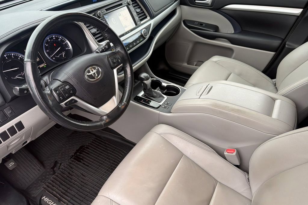 Used 2018 Toyota Highlander XLE image 9