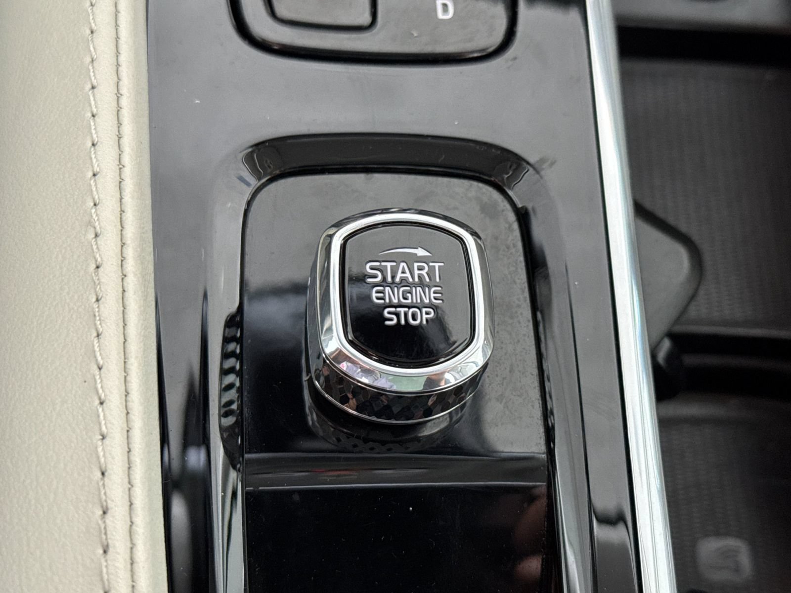 Certified 2023 Volvo XC90 T8 Ultimate AWD/4WD image 28