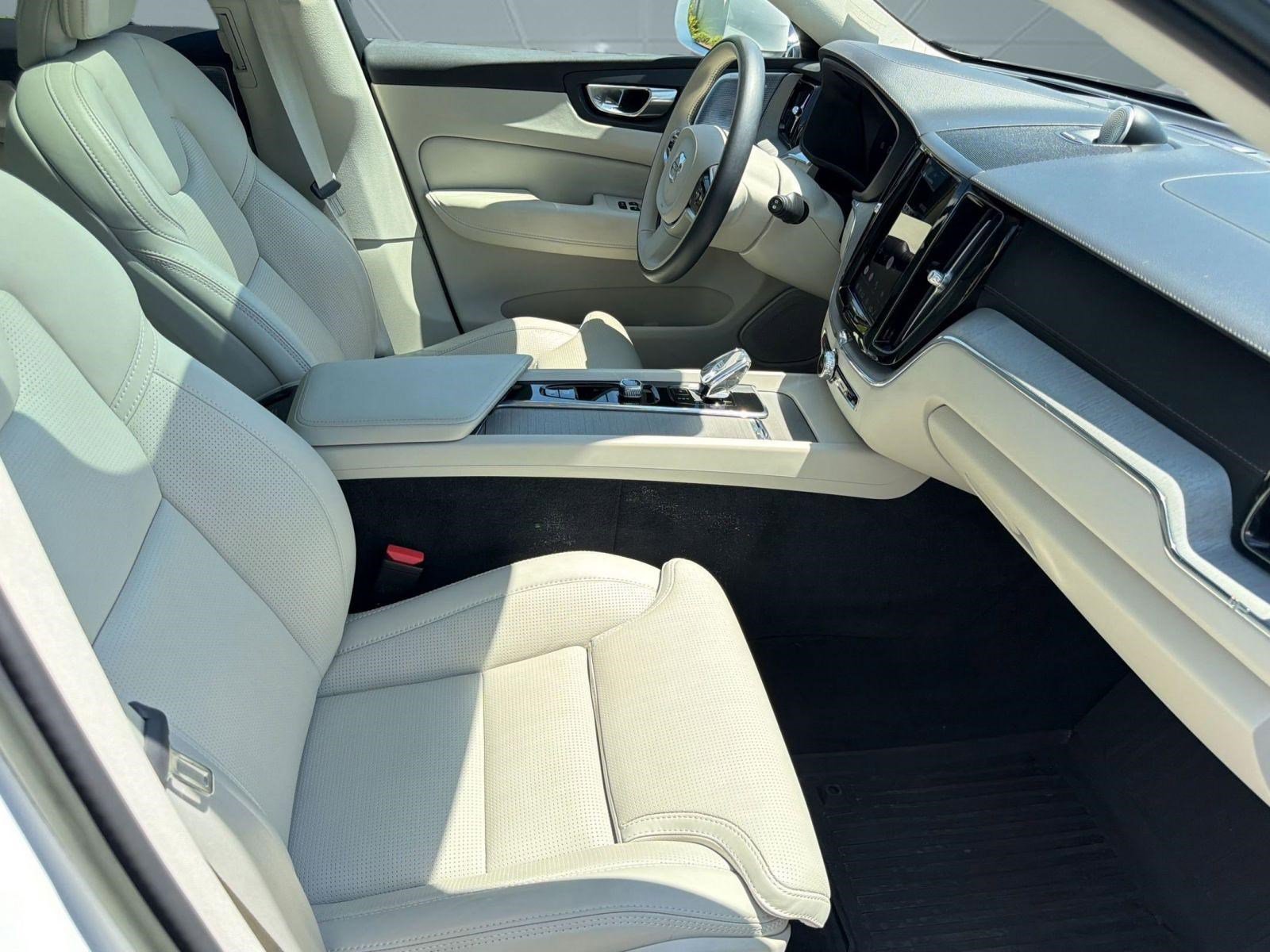 Used 2023 Volvo XC60 B5 Ultimate w/ Protection Package Premier image 30