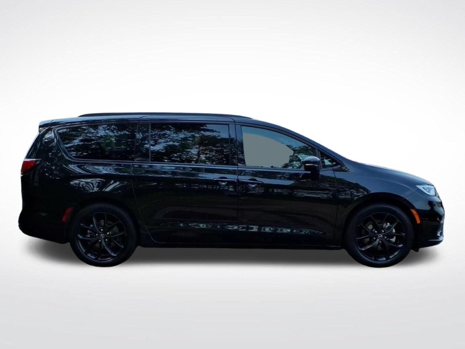 Used 2026 Chrysler Pacifica Limited w/ S Appearance Package FWD image 7