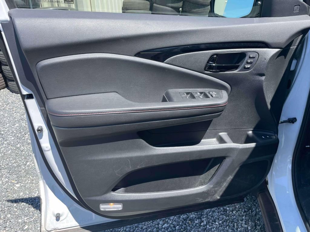 Used 2025 Honda Passport Black Edition image 15