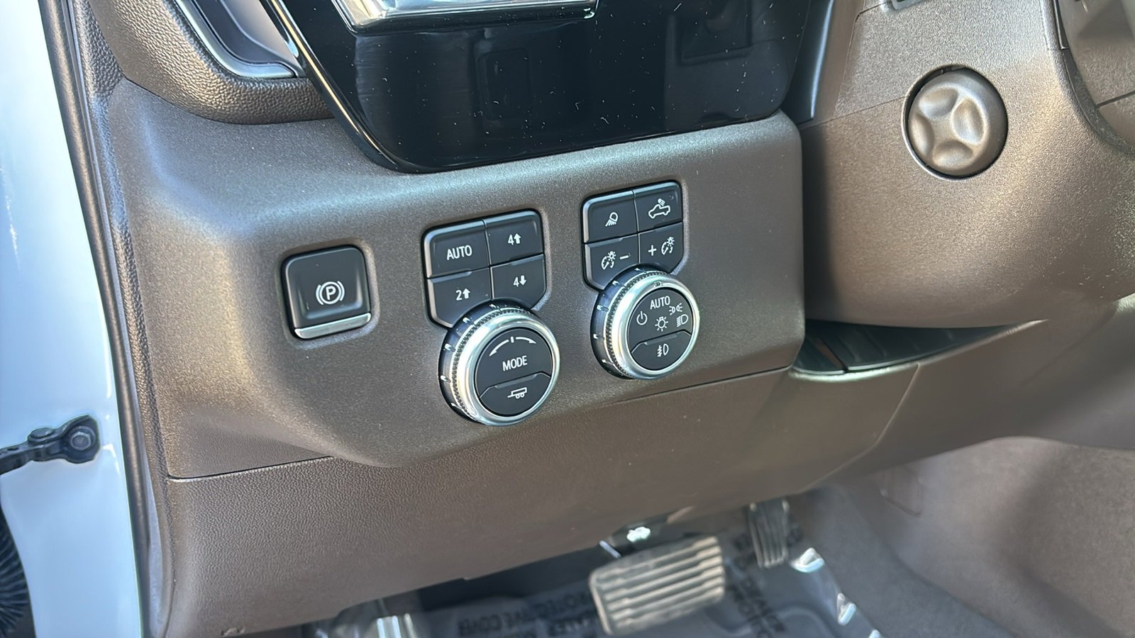 Used 2024 GMC Sierra 1500 SLT w/ SLT Premium Plus Package image 24