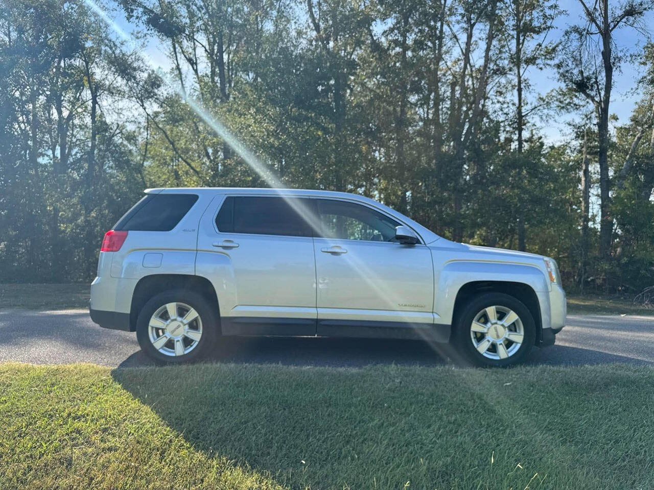 Used 2011 GMC Terrain SLE FWD image 9