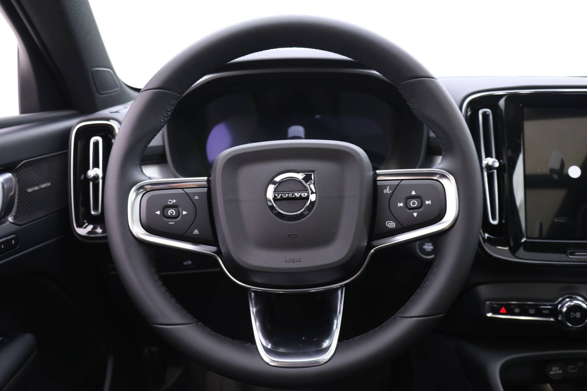New 2026 Volvo XC40 B5 Ultra w/ Protection Package Premier AWD/4WD image 14