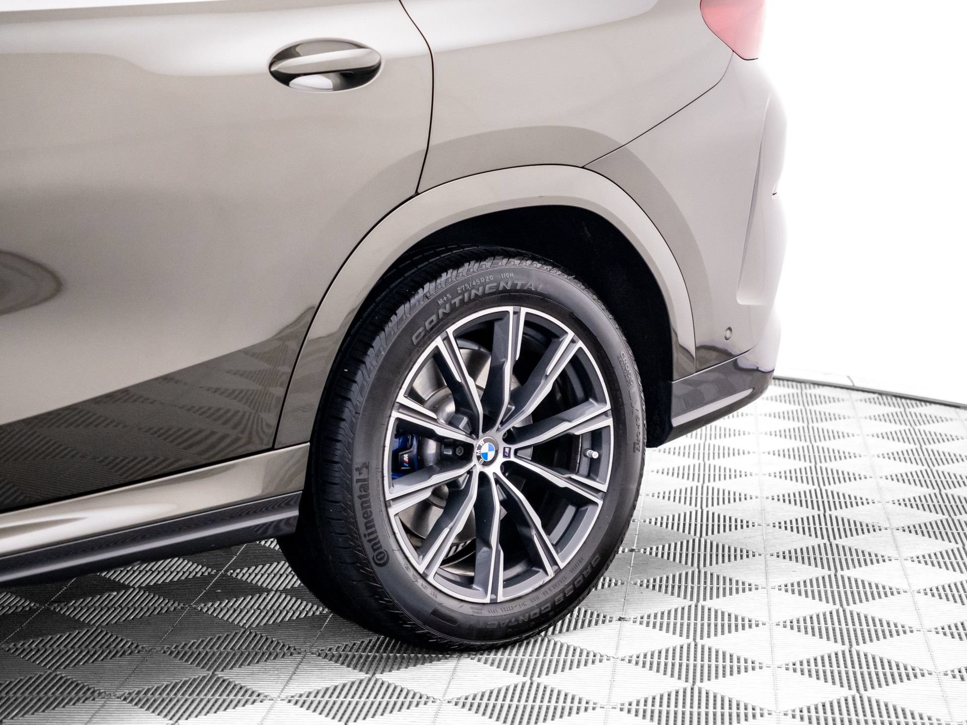 Used 2021 BMW X6 xDrive40i w/ M Sport Package AWD/4WD image 36