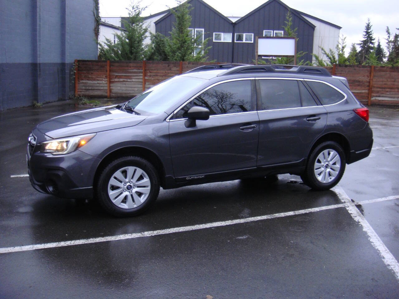 Used 2018 Subaru Outback 2.5i AWD/4WD image 3