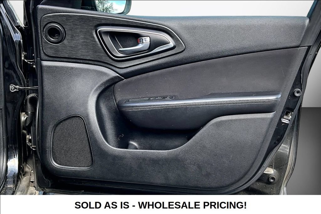 Used 2015 Chrysler 200 Limited FWD image 25