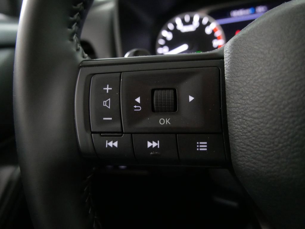 Used 2025 Nissan Rogue SV image 22