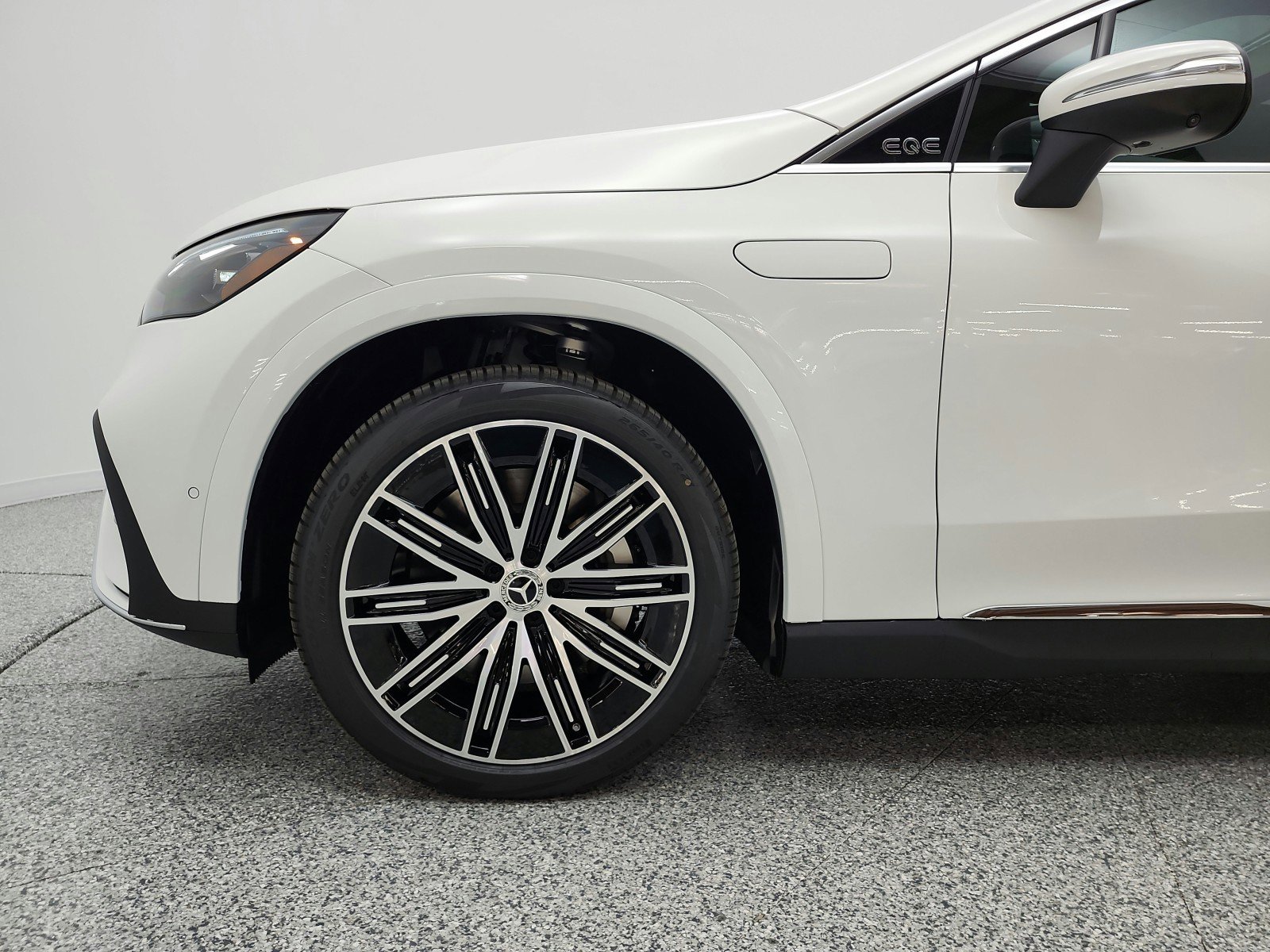 New 2026 Mercedes-Benz EQE 320 4MATIC SUV image 14