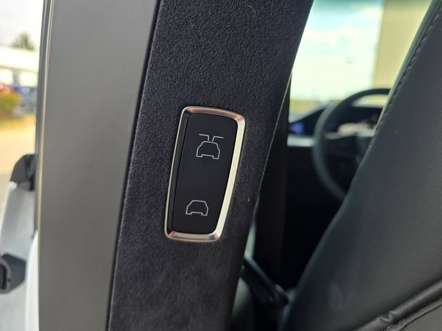 Used 2024 Tesla Model X Plaid image 38