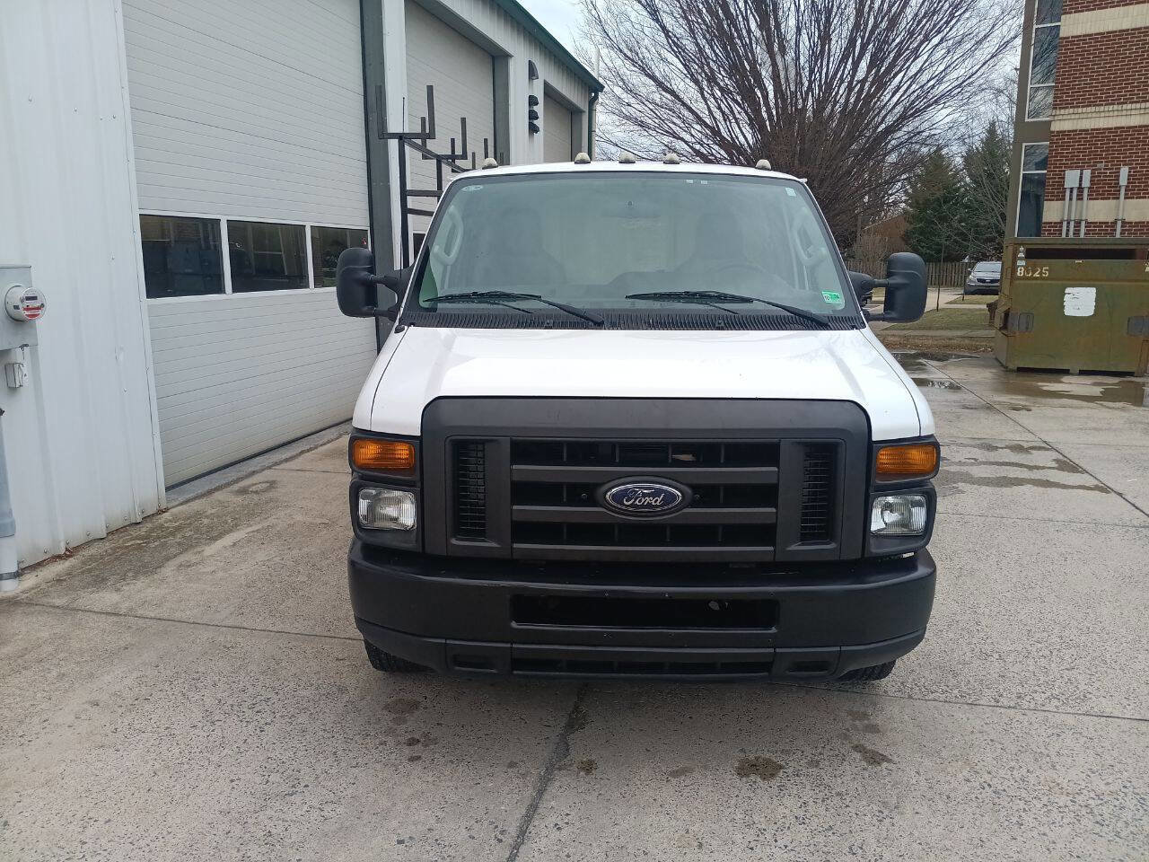 Used 2010 Ford E-450 and Econoline 450 Super Duty image 2
