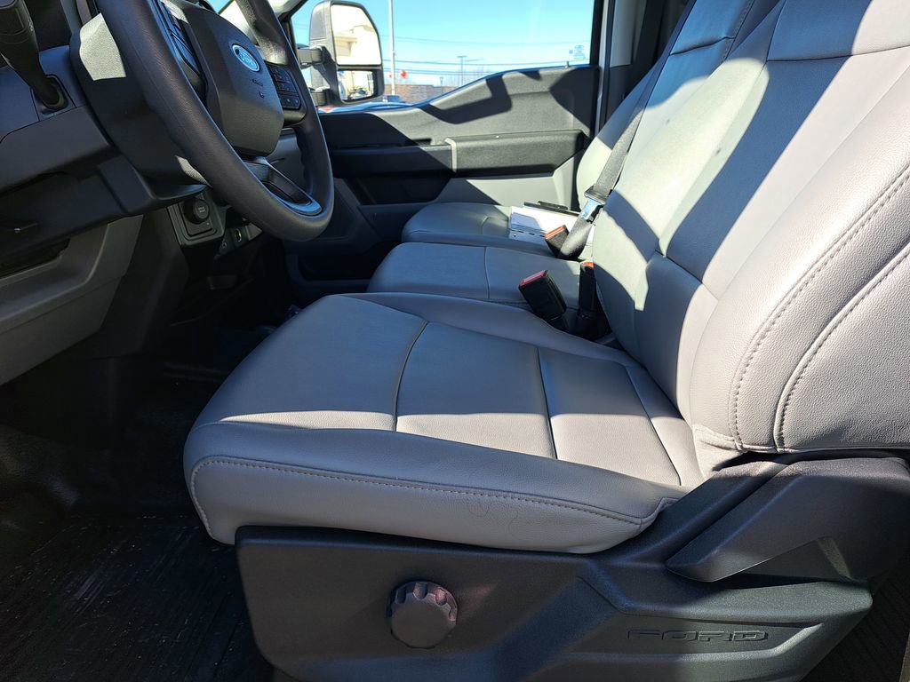 New 2025 Ford F350 XL w/ XL Chrome Package image 12