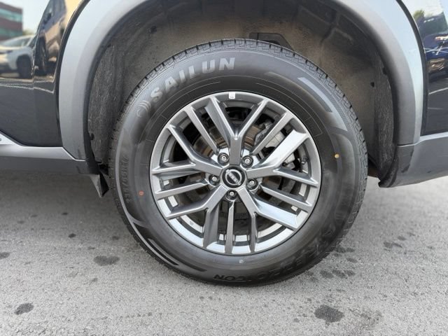 Used 2024 Nissan Rogue S AWD/4WD image 29