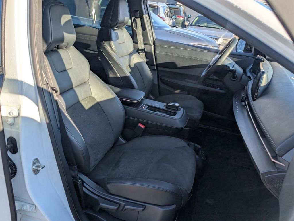 Certified 2023 Nissan Ariya AWD image 18