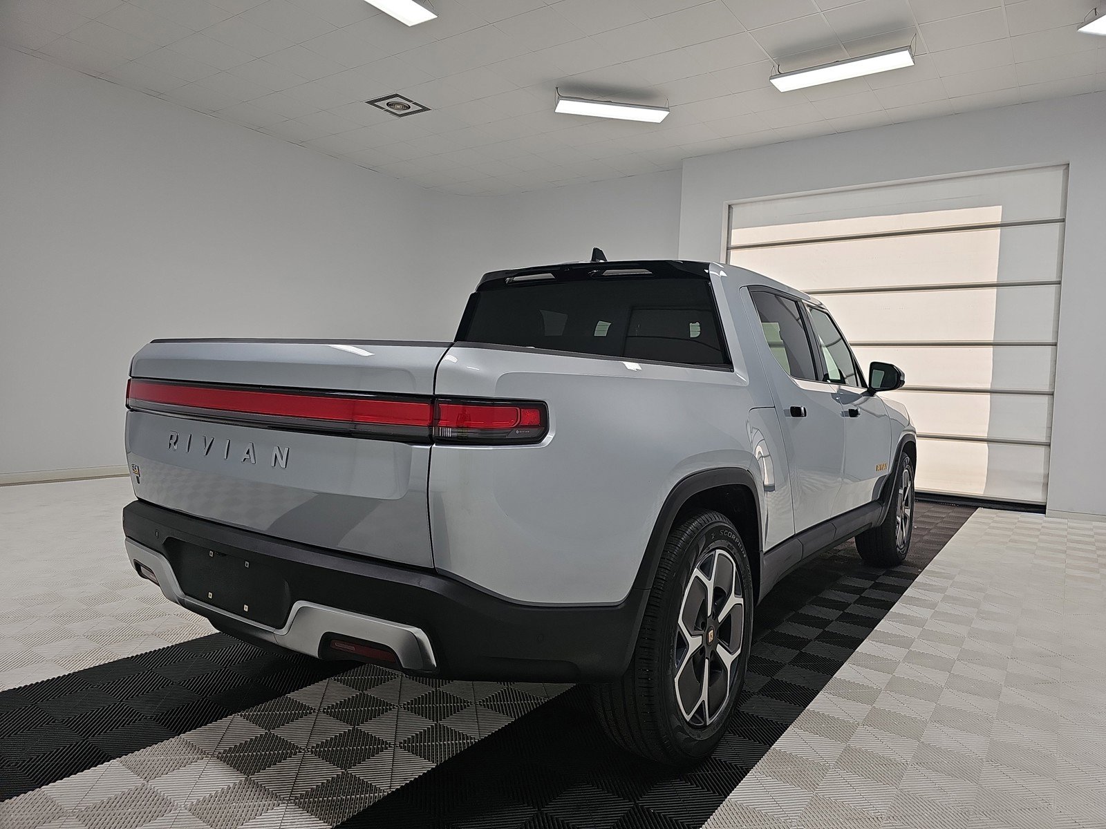 Used 2023 Rivian R1T Adventure image 5