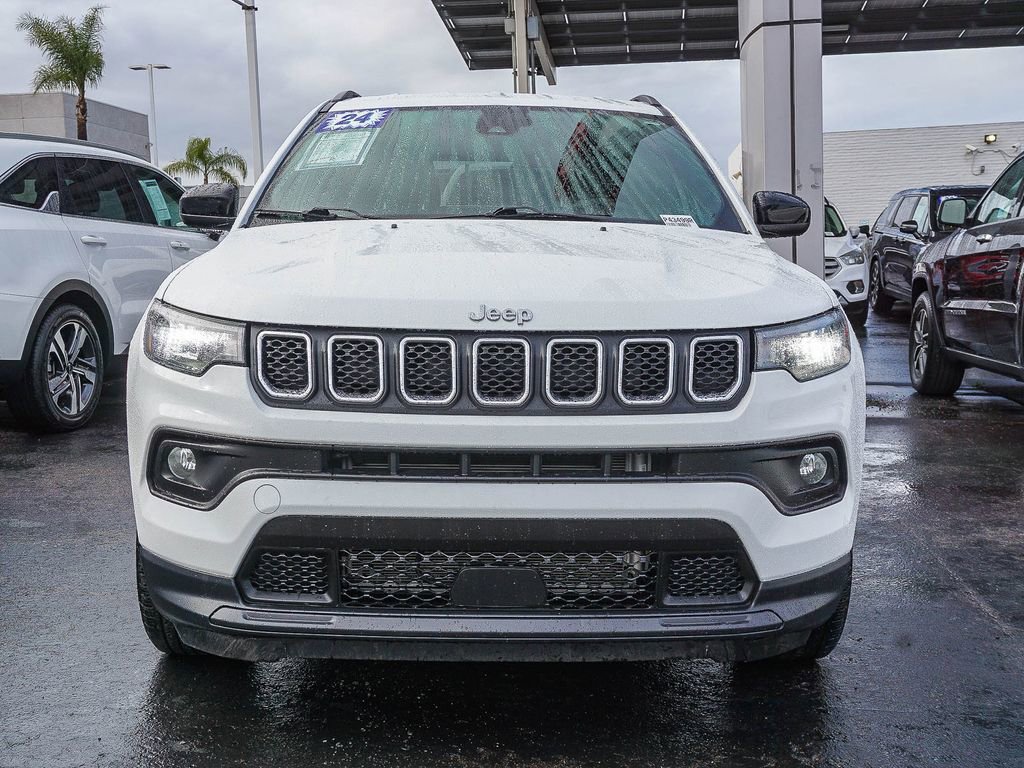 Used 2024 Jeep Compass Latitude AWD/4WD image 2
