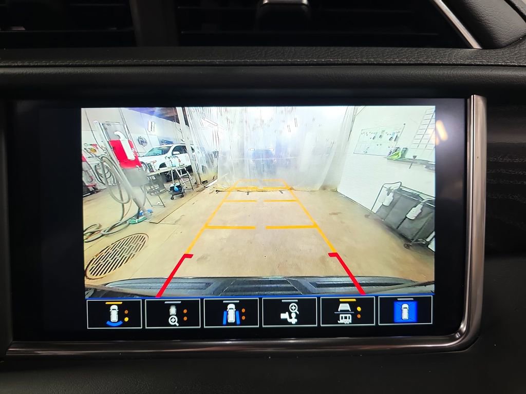 Used 2022 GMC Yukon XL Denali image 25