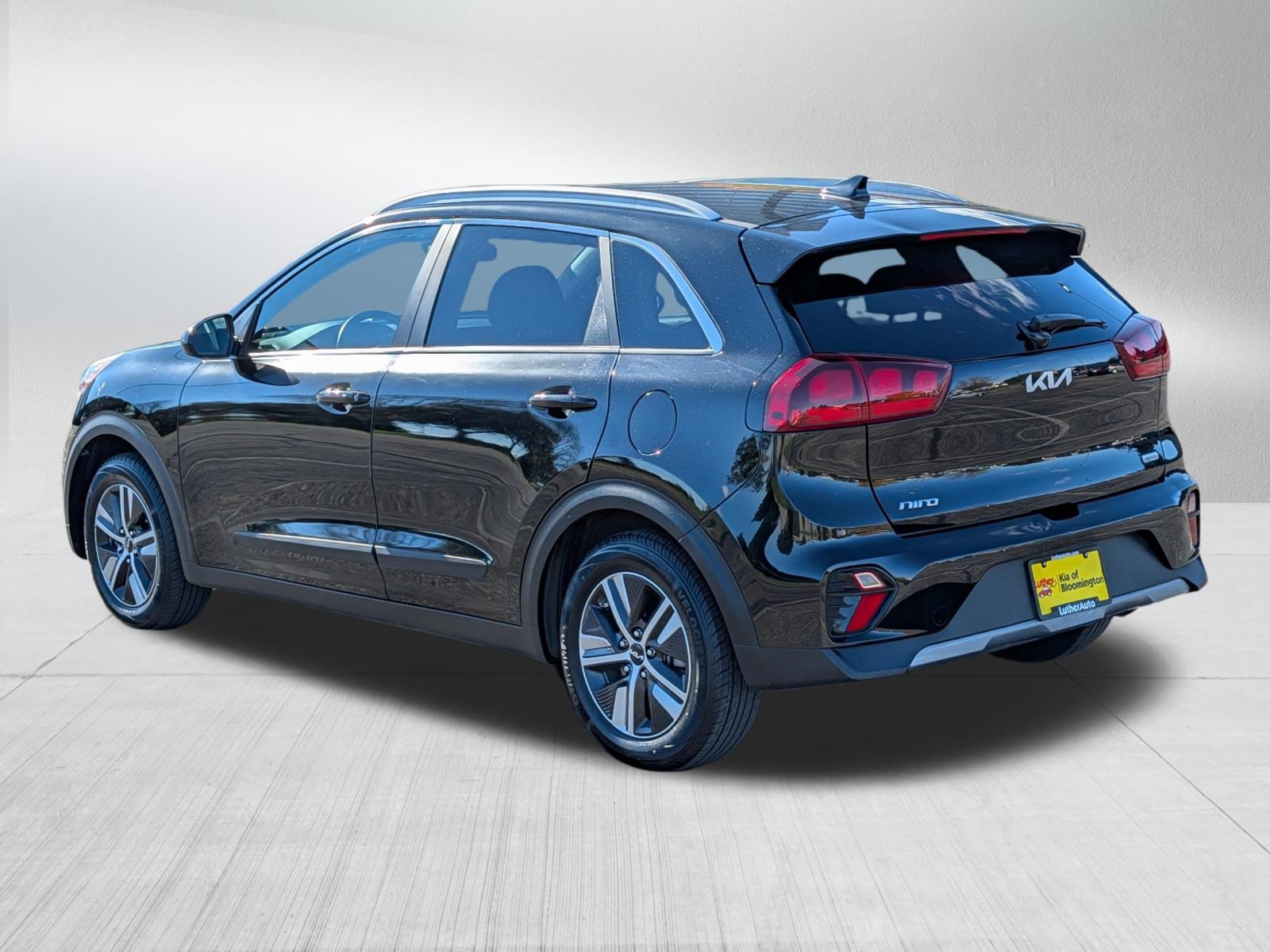 Certified 2022 Kia Niro LXS w/ Digital Cluster Package FWD image 5