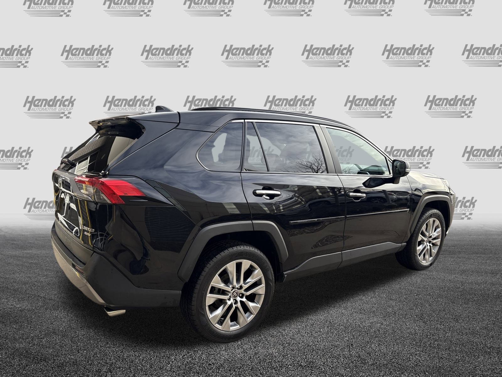 Used 2022 Toyota RAV4 Limited image 10
