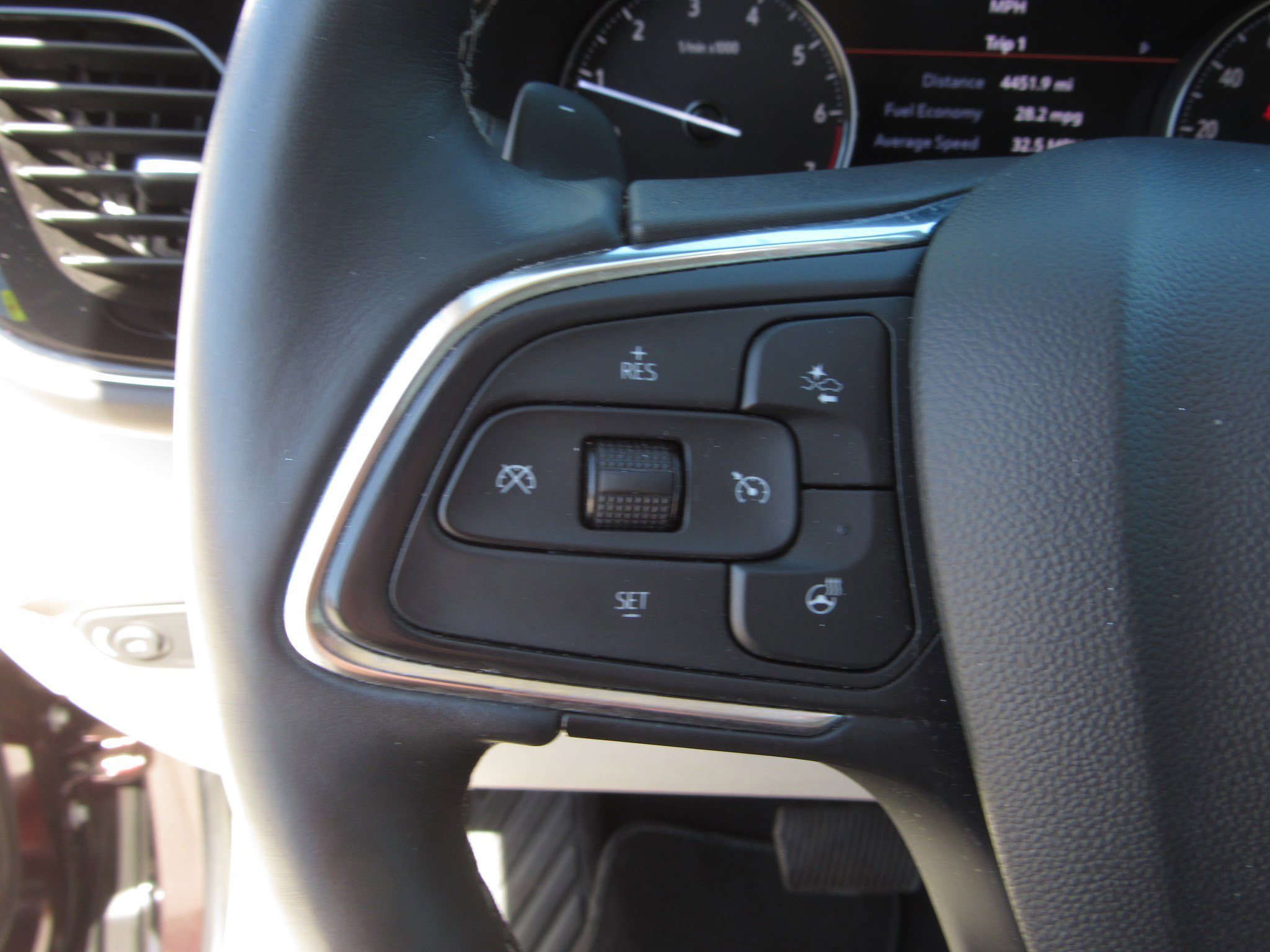 Used 2022 Buick Envision Avenir w/ Technology Package II image 26