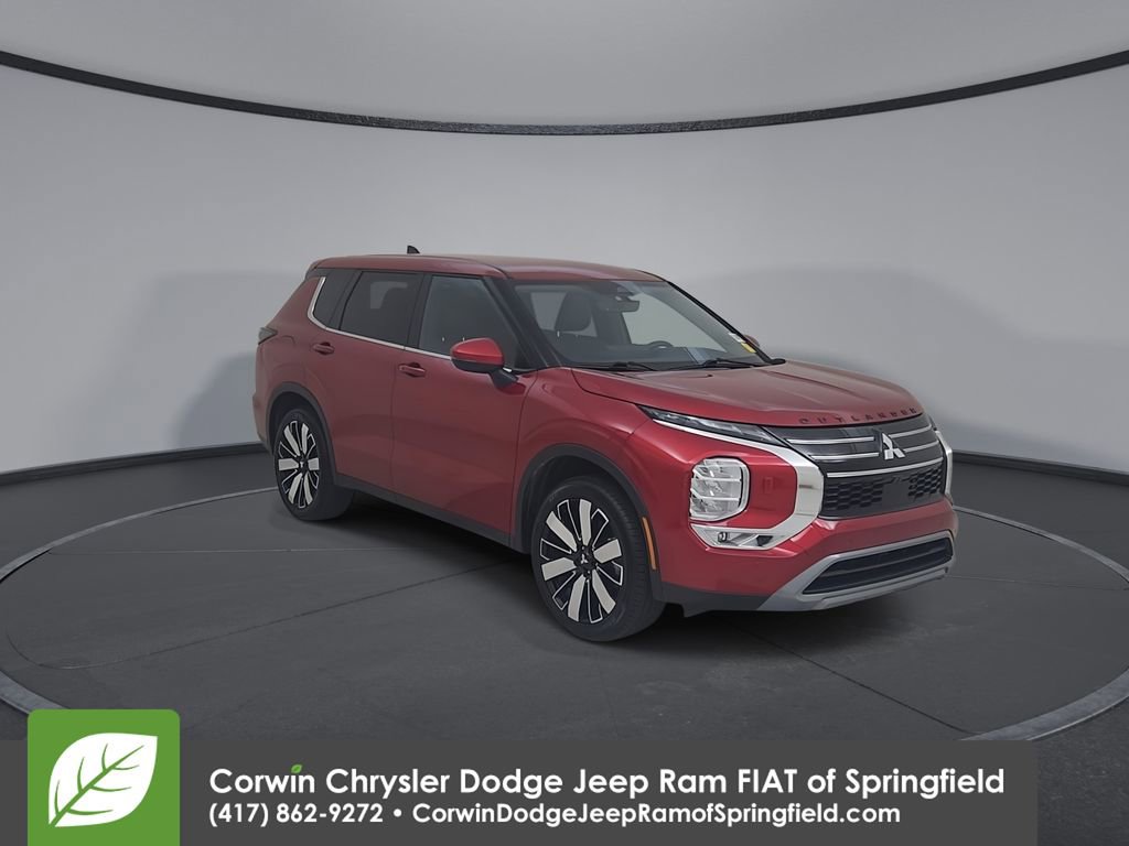 Used 2025 Mitsubishi Outlander SE image 3