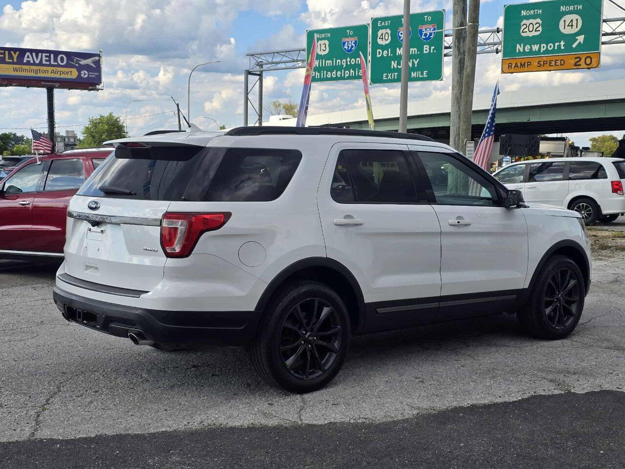 Used 2018 Ford Explorer XLT w/ Equipment Group 202A image 3