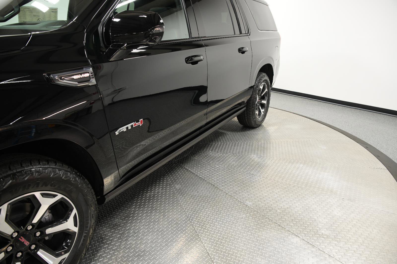 New 2026 GMC Yukon XL AT4 w/ AT4 Premium Plus Package AWD/4WD image 6