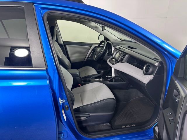 Used 2017 Toyota RAV4 XLE AWD/4WD image 9