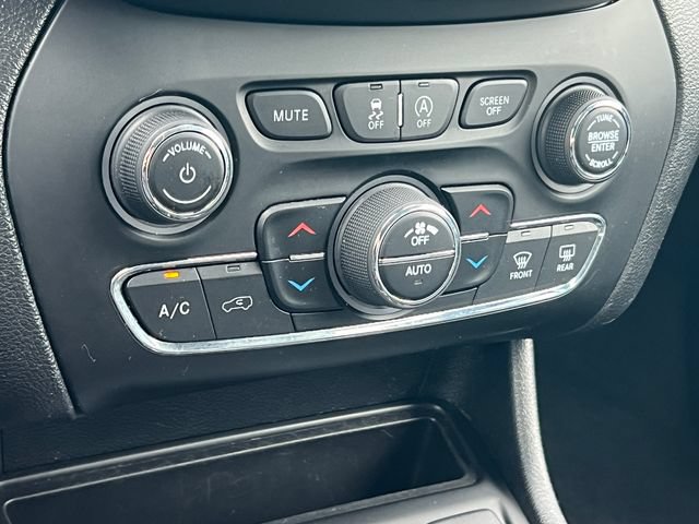 Used 2021 Jeep Cherokee Limited AWD/4WD image 29