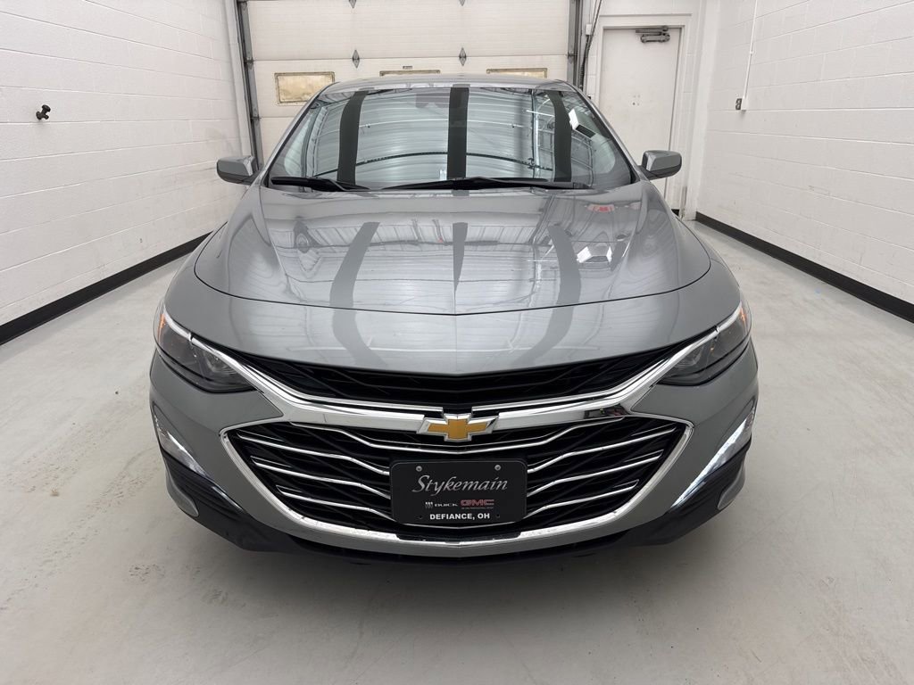 Used 2024 Chevrolet Malibu LT image 2