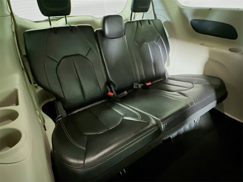 Used 2022 Chrysler Pacifica Touring-L image 24