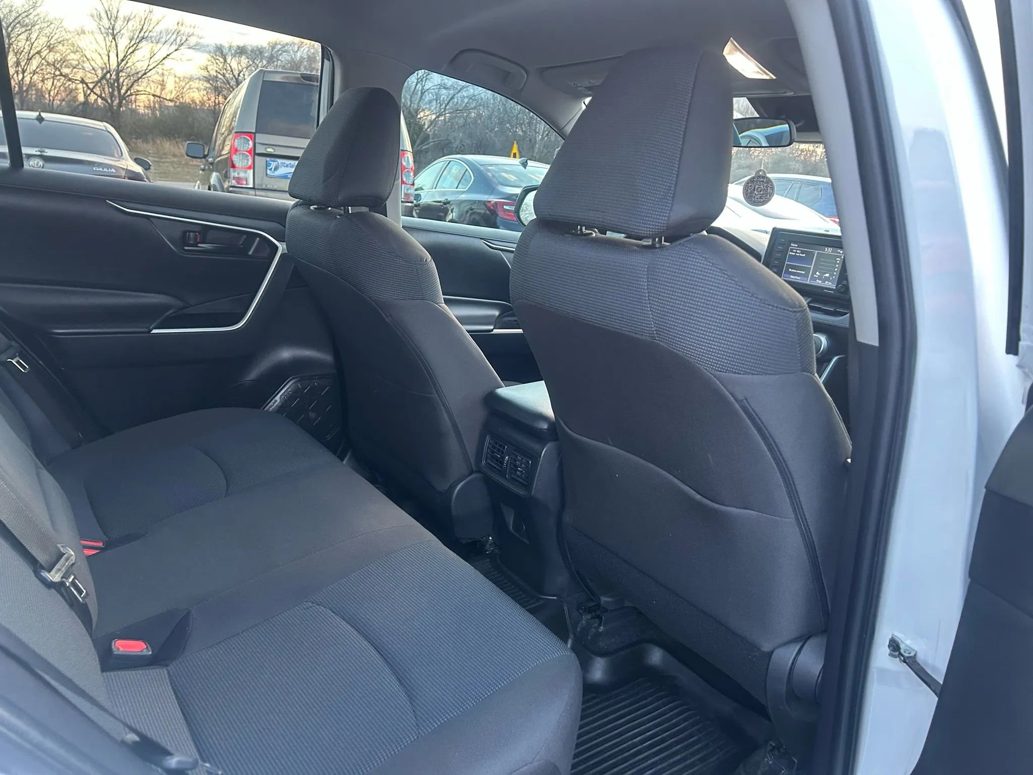 Used 2022 Toyota RAV4 LE image 25