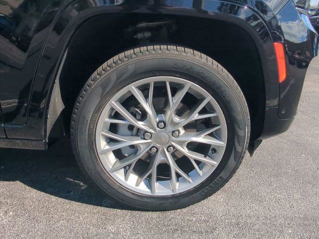 Certified 2023 Jeep Grand Cherokee Summit image 11