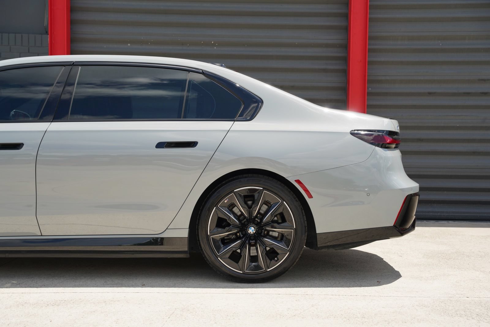 Used 2024 BMW i7 eDrive50 w/ M Sport Package RWD image 11