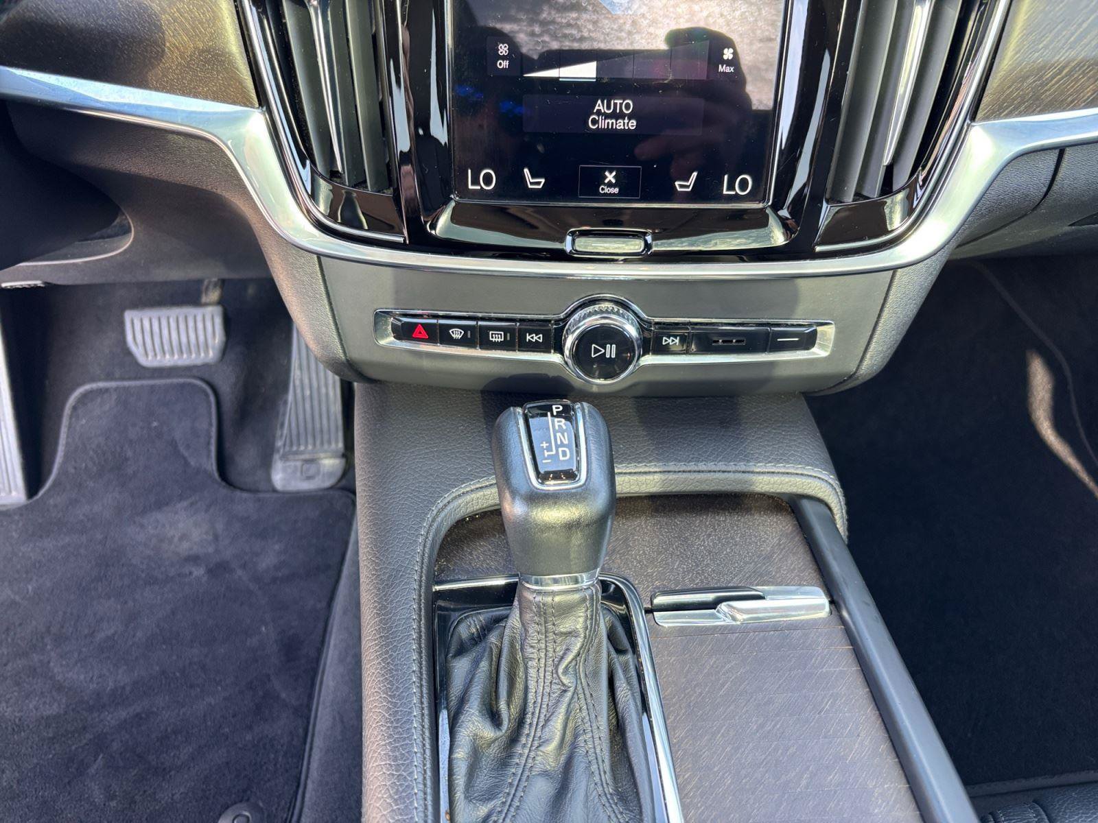 Used 2020 Volvo V90 T6 Cross Country AWD/4WD image 12