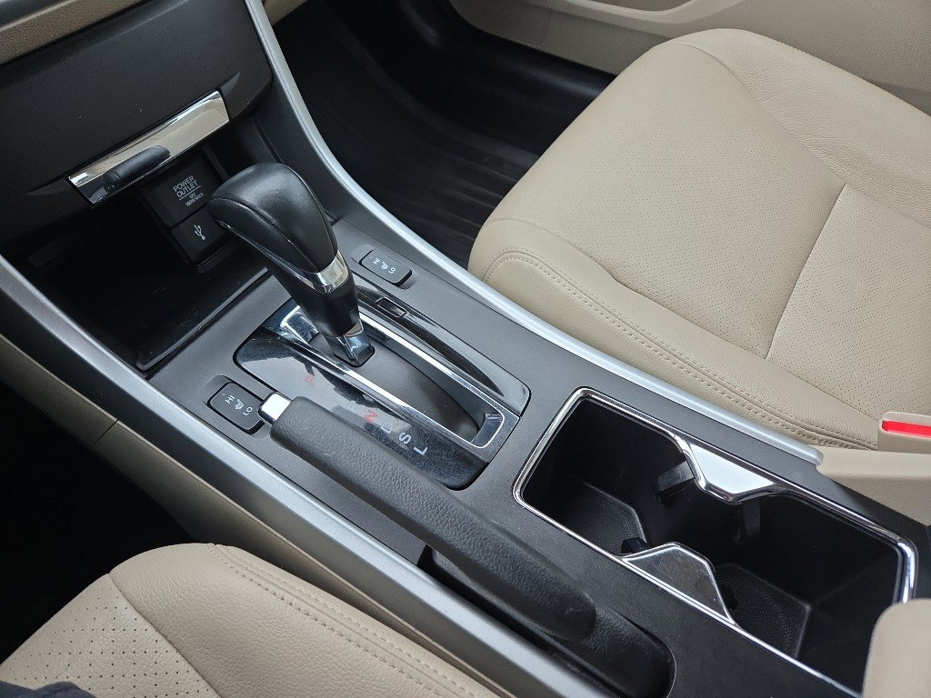 Used 2015 Honda Accord EX-L image 17