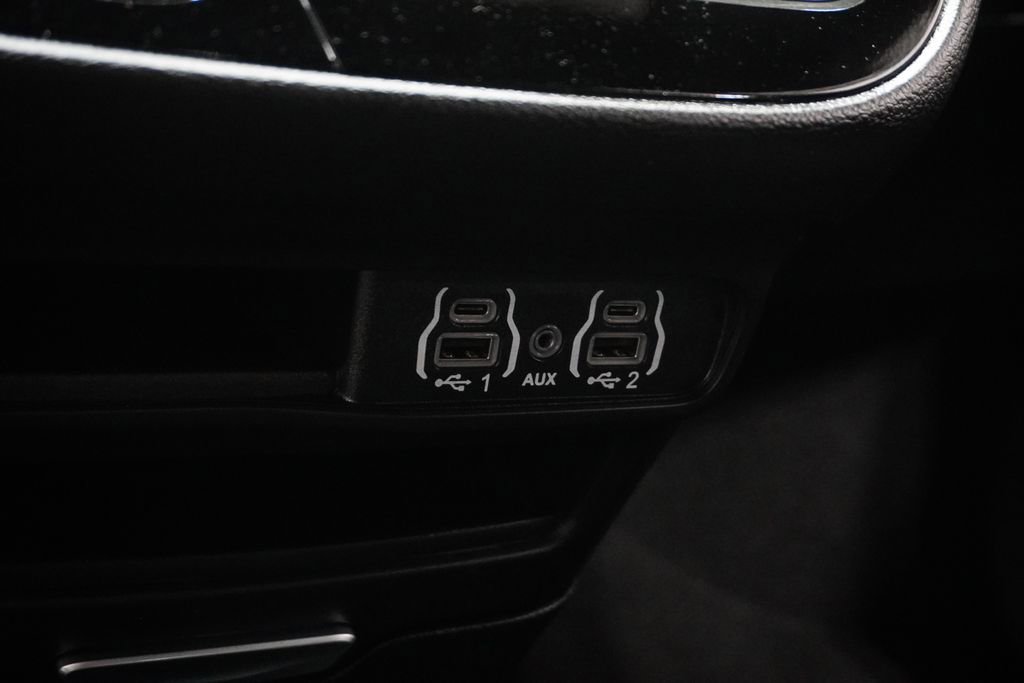 Used 2025 Chrysler Pacifica Select image 22