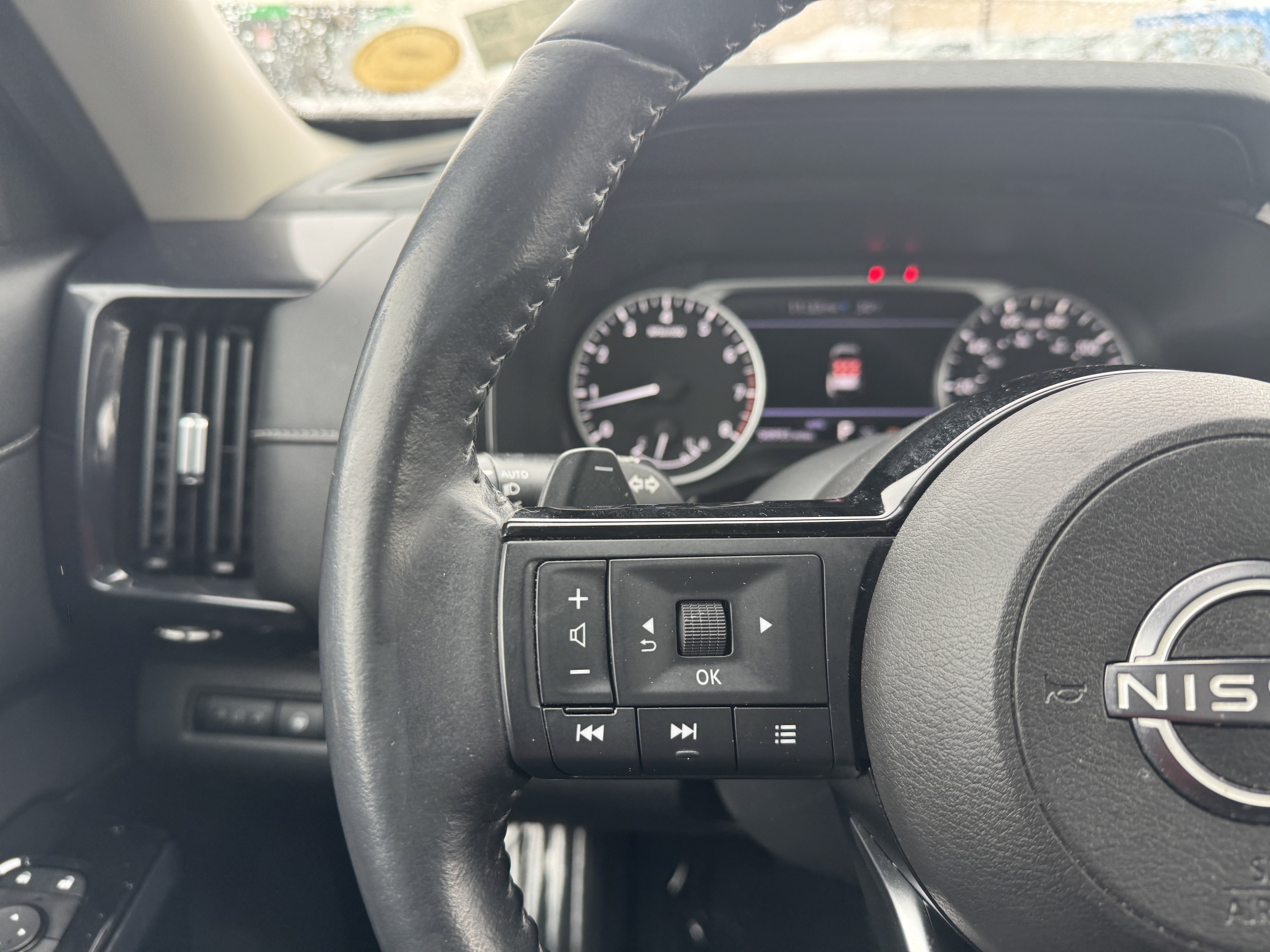 Used 2022 Nissan Pathfinder SV image 22